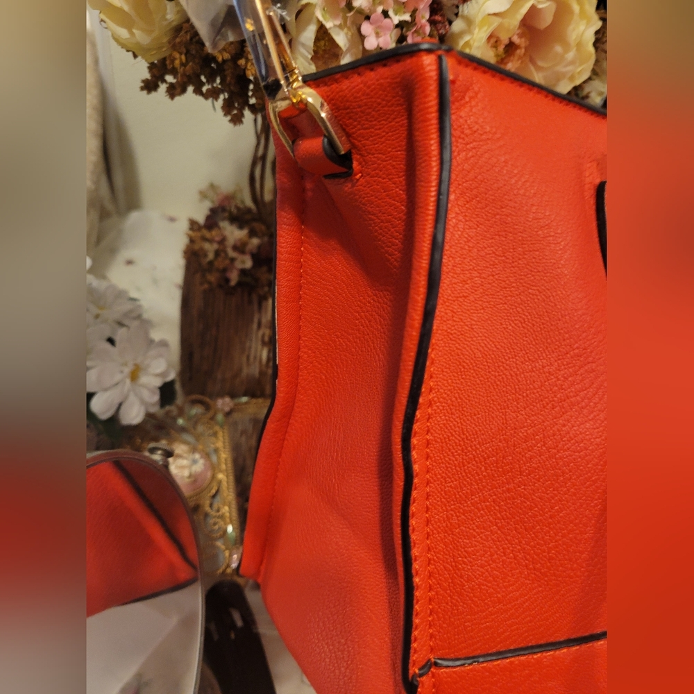 NWT G.H. Bass & Co CORAL Convertible Bag With 2 Straps - Picture 10 of 16
